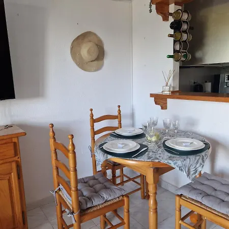 Pod Palmami /bajo Palmeras *